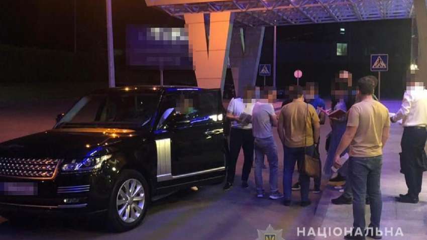 Хотел убежать: что известно о задержании руководителя госпредприятия в аэропорту