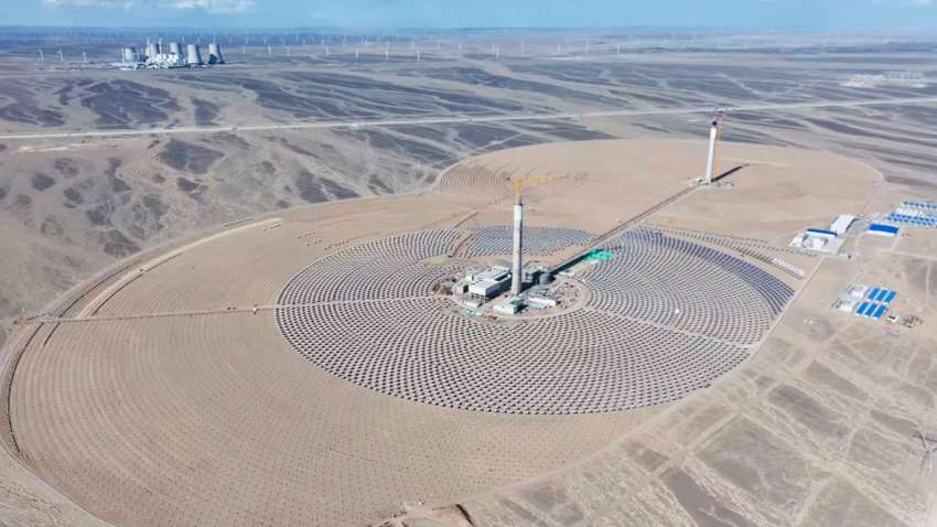 У Китаї побудували незвичну сонячну електростанцію: вона може працювати вночі