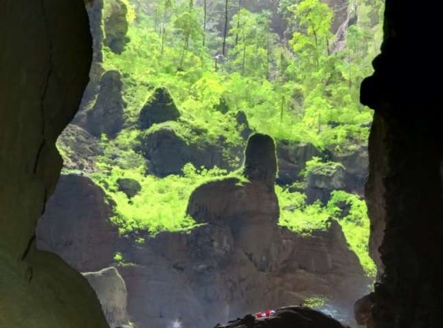 Почему туристов не пускают в самую большую пещеру мира