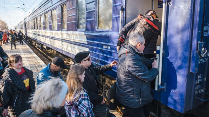Большой выход из Донбасса: куда расселяют эвакуированных жителей и какие регионы стали транзитными Большой выход из Донбасса: куда расселяют эвакуированных жителей и какие регионы стали транзитными