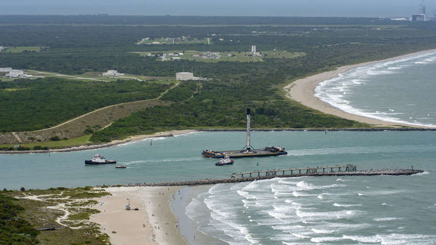 Ракета-носій компанії SpaceX успішно повернулася на Землю