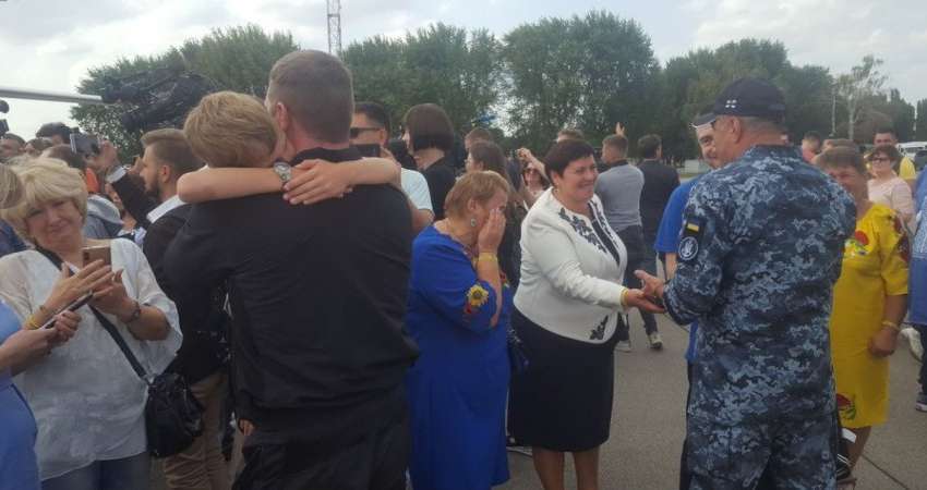 Украинские политзаключенные впервые за долгое время встретились с близкими 