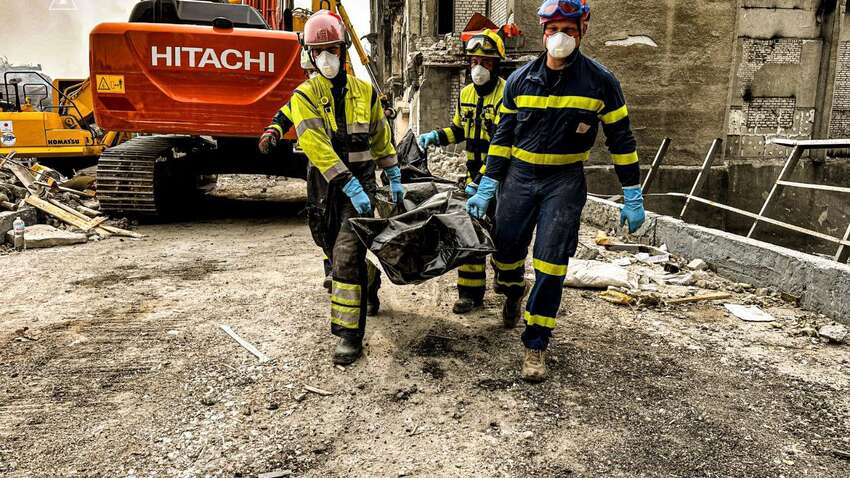 Жах у Харкові: після удару рятувальники дістали багато загиблих Жах у Харкові: після удару рятувальники дістали багато загиблих