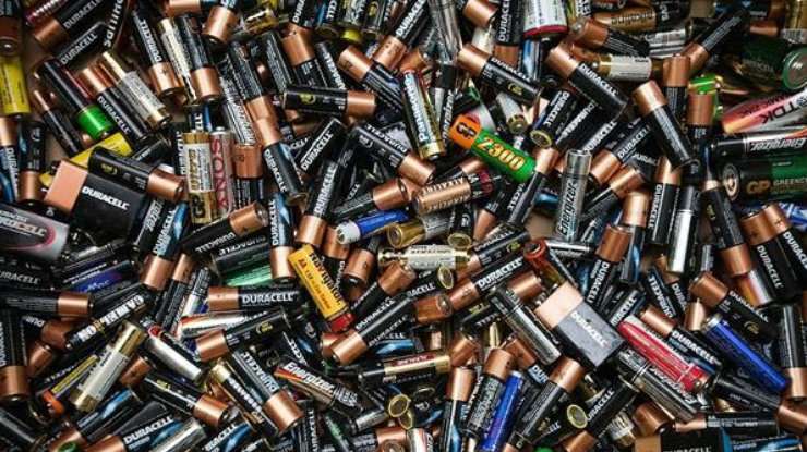 Кабмин хочет закрепить ответственность производителя за утилизацию аккумуляторов и батареек