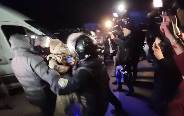 Протести в Нових Санжарах: затриманим загрожує до восьми років позбавлення волі