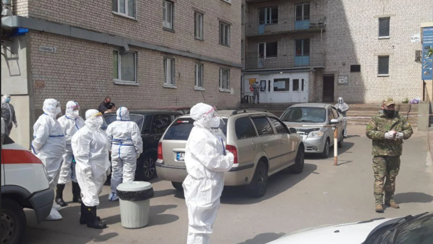 Вспышка COVID-19 в общежитии под Киевом: в доме ввели "состояние особого передвижения"