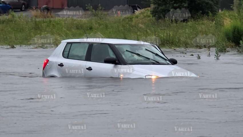 Львов затопило после непогоды: улицы, авто и дома в воде (ФОТО) Львов затопило после непогоды: улицы, авто и дома в воде (ФОТО)