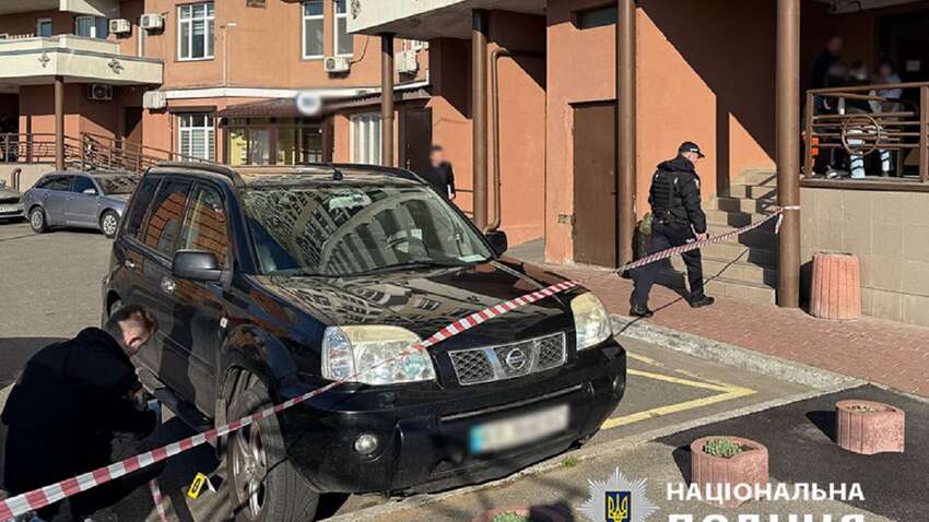 Почти 90-е: в Киеве в результате стрельбы тяжело раненный мужчина (ФОТО)