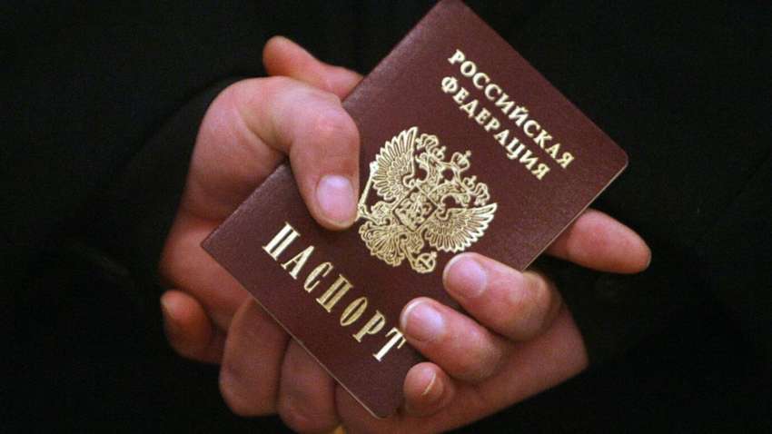 Россия пытается защитить государственные тайны: отнимает паспорта у чиновников Россия пытается защитить государственные тайны: отнимает паспорта у чиновников