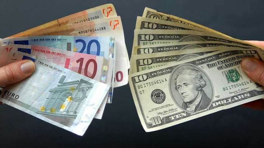 Стоит ли покупать доллары, евро и золото сегодня: эксперты объяснили, что делать Стоит ли покупать доллары, евро и золото сегодня: эксперты объяснили, что делать