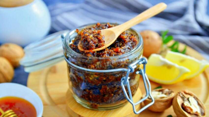 «Лікарі мовчать, а бабусі знають»: паста Амосова знову на піку — що це за суміш і чому її їдять ложками «Лікарі мовчать, а бабусі знають»: паста Амосова знову на піку — що це за суміш і чому її їдять ложками