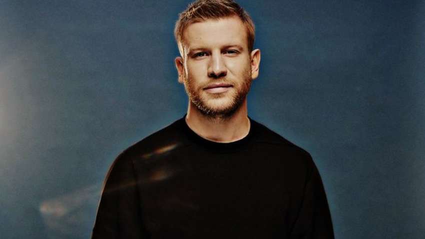 Назвал себя "беженцем" и выступал на вечеринке россиян: украинский певец оскандалился за границей (ФОТО) 