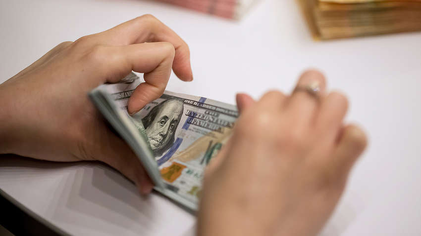 Нацбанк установил курс доллара на первые дни 2020 года