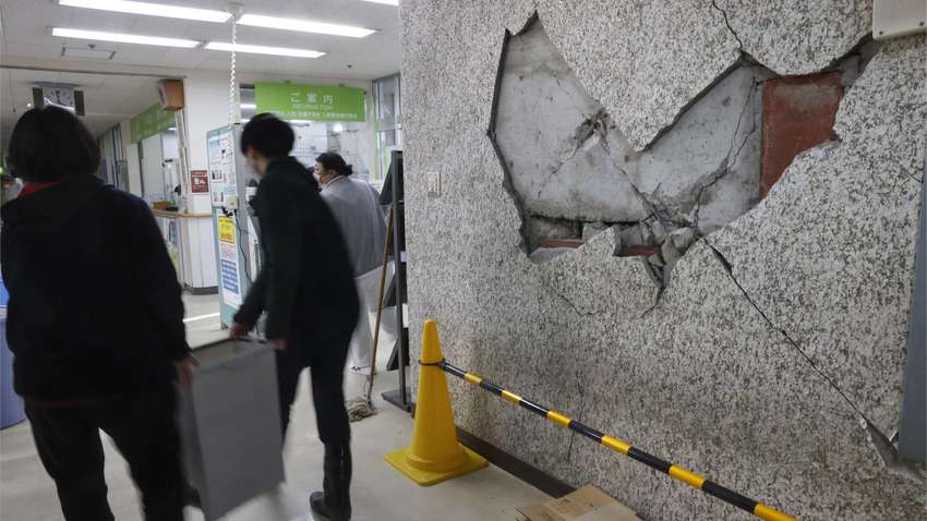 Сильний землетрус в Японії, жителів евакуюють: відео з місця подій Сильний землетрус в Японії, жителів евакуюють: відео з місця подій