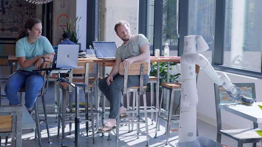 У Google есть армия роботов: смотрите, как они убирают офис