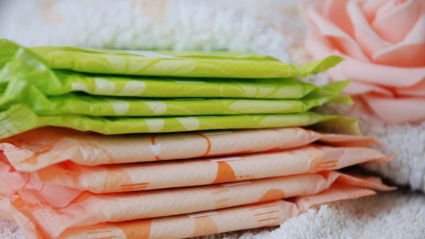 Жінкам в Шотландії безкоштовно видаватимуть тампони і прокладки