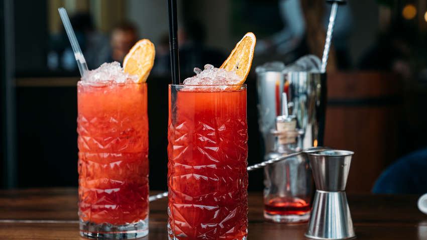 Превращаем гламурный коктейль в настоящий мужской напиток