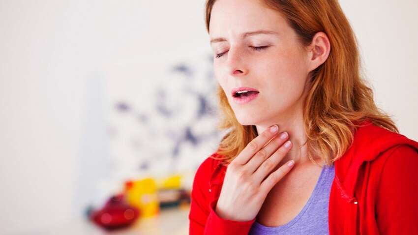 Стискає горло та складно ковтати: про які хвороби сигналізують симптоми