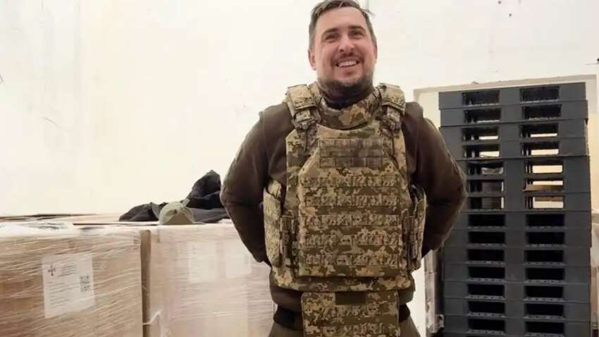 "Бронежилеты просто лежат на складе" - Стеценко