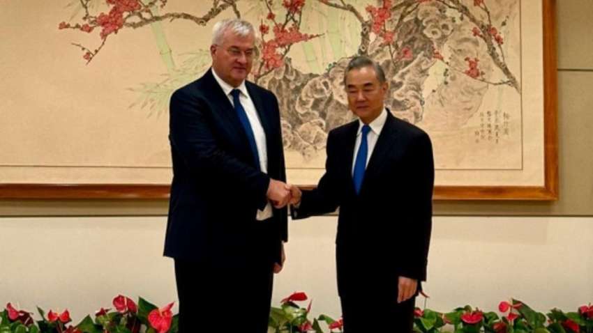 "Переграли" Росію: українська делагація зустрілася з головним китайським дипломатом