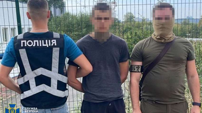 "Искали быстрые деньги": в Киеве задержали пятерых агентов РФ "Искали быстрые деньги": в Киеве задержали пятерых агентов РФ