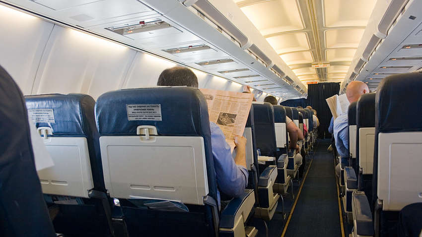 В самолете россиянка ударила маленькую девочку из Украины: что ее обозлило В самолете россиянка ударила маленькую девочку из Украины: что ее обозлило