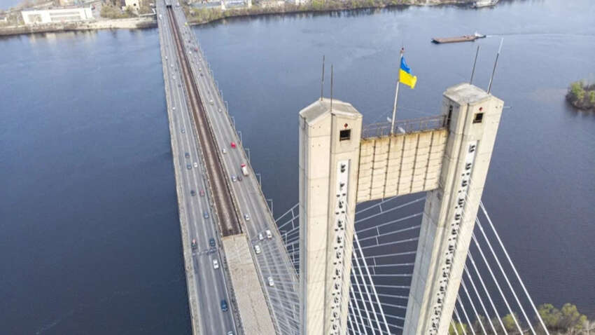 Під час тривоги проїзд через Дніпро у Києві зміниться: з'явилися нові правила Під час тривоги проїзд через Дніпро у Києві зміниться: з'явилися нові правила