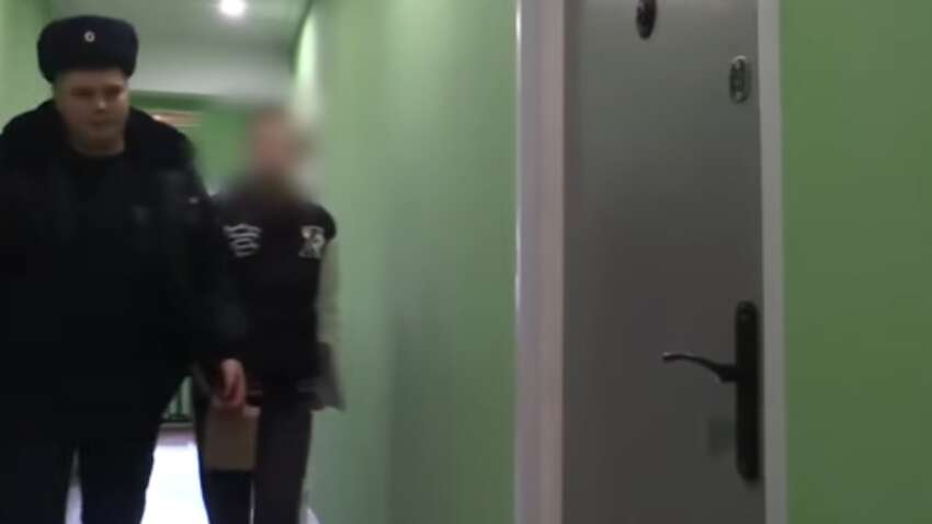 Четырнадцатилетнего подростка приговорили к 7 годам колонии за поджог военкомата в России Четырнадцатилетнего подростка приговорили к 7 годам колонии за поджог военкомата в России