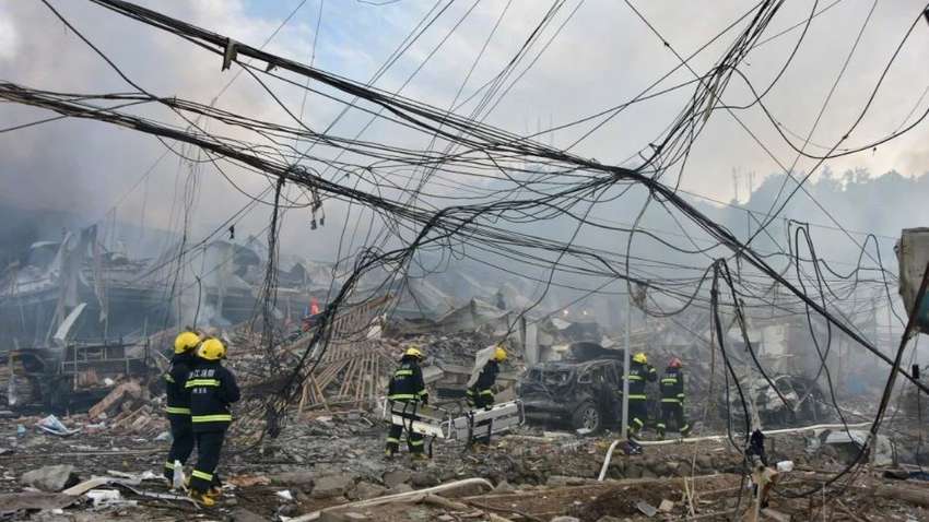 В Китае произошел масштабный взрыв бензовоза: десять погибших, более ста раненых (ФОТО, ВИДЕО)