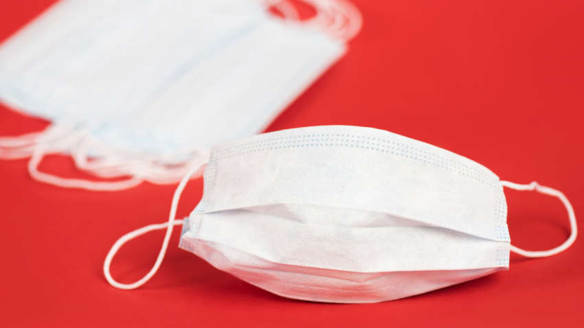 Маски или смерть: в Киеве под дулами пистолетов украли 100 тыс. медицинских масок