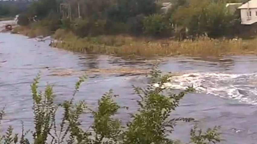 Ракетный удар по Кривому Рогу: люди сметают воду с прилавков, а Зеленский заявил о попытке затопить город (ВИДЕО) Ракетный удар по Кривому Рогу: люди сметают воду с прилавков, а Зеленский заявил о попытке затопить город (ВИДЕО)