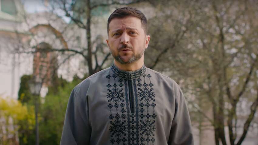 Зеленский поздравил украинцев с Пасхой: объяснил особенность этого дня (ВИДЕО) Зеленский поздравил украинцев с Пасхой: объяснил особенность этого дня (ВИДЕО)