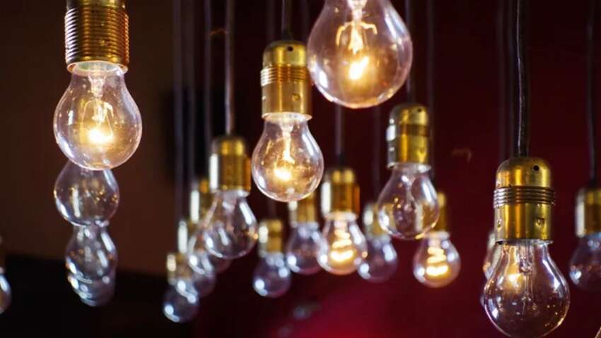 Почему после российских атак в одних областях свет есть, а в других нет: объяснение «Укрэнерго»