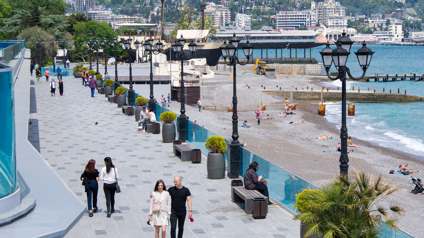 Зачистка півострова: з Криму будуть масово виселяти українців