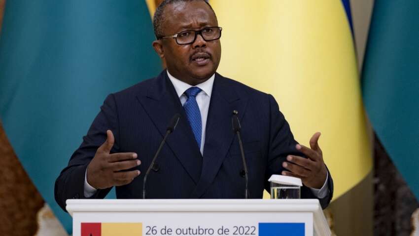 В Африке задержан президент, привозивший Зеленскому предложения от Путина: он заявил о перевороте 