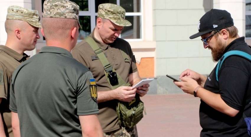 Чи потрібно всіх воєнкомів відправити на фронт: відповідь офіцера ЗСУ