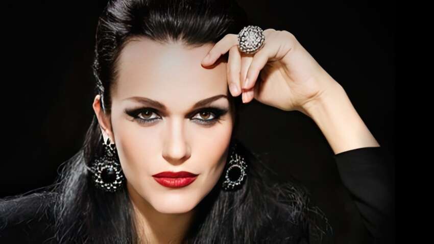 Продає майно, щоб оплатити лікування: у відомої співачки з РФ діагностували психічне захворювання Продає майно, щоб оплатити лікування: у відомої співачки з РФ діагностували психічне захворювання