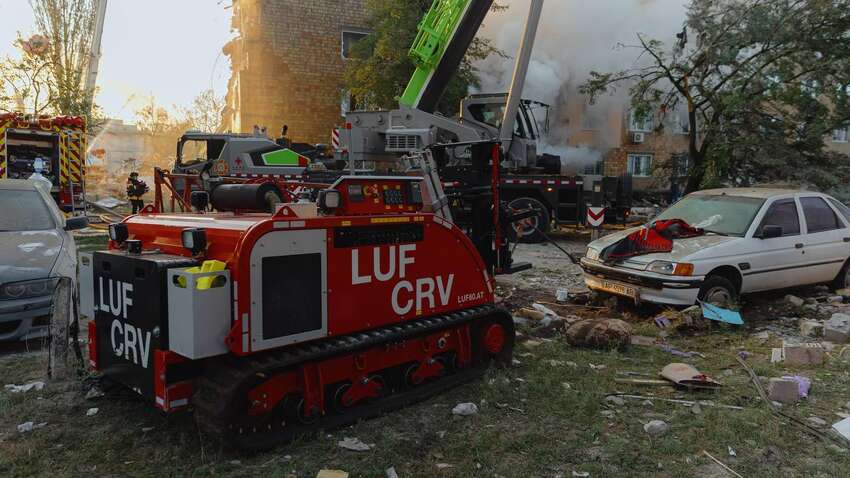Удар по Києву: з-під завалів дістають тіла загиблих, серед них діти (ОНОВЛЕНО) Удар по Києву: з-під завалів дістають тіла загиблих, серед них діти (ОНОВЛЕНО)