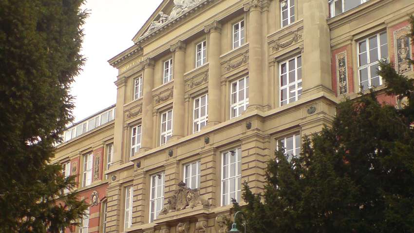 В Германии неизвестным веществом отравились работники университета: что говорят в полиции В Германии неизвестным веществом отравились работники университета: что говорят в полиции