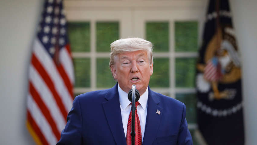 Трамп планує призупинити імміграцію в США