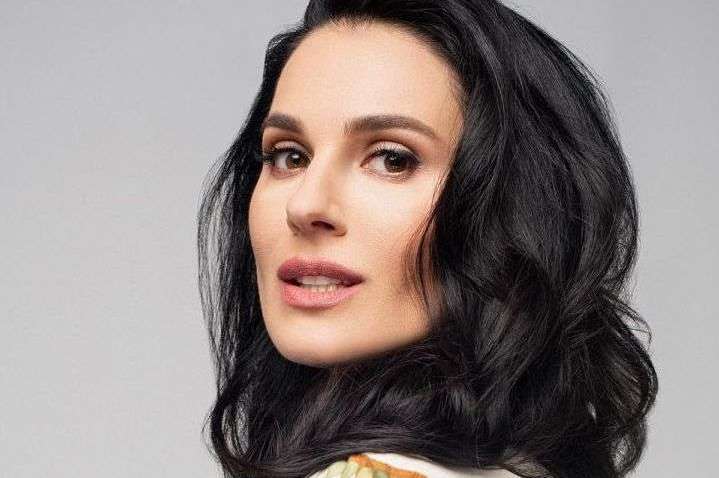 У діловому костюмі: Маша Єфросиніна з'явилася на офіційному заході з президентом