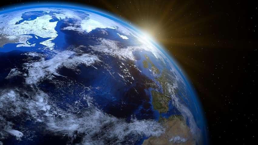 Ученые рассказали, почему Земля начинает тускнеть Ученые рассказали, почему Земля начинает тускнеть