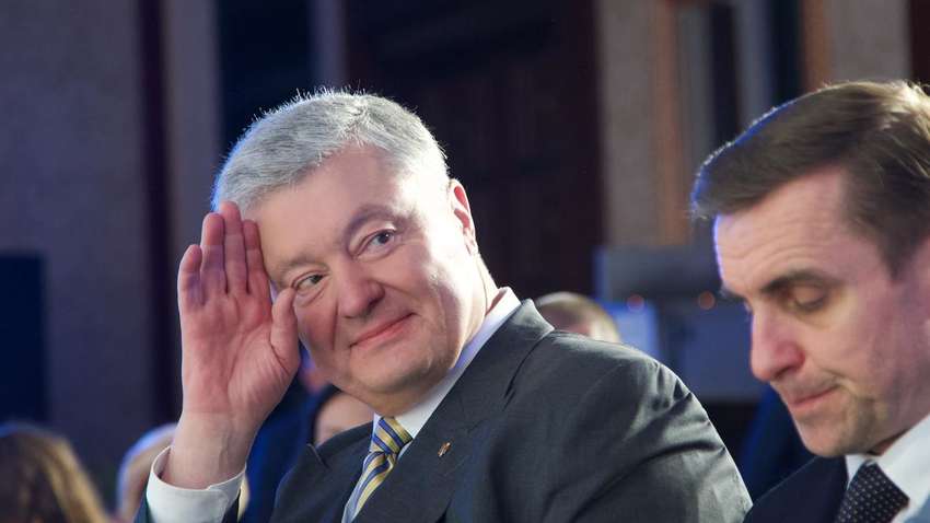 Порошенко відкрито підігрує Росії: збирається на вибори, а Кремль радіє, — політолог