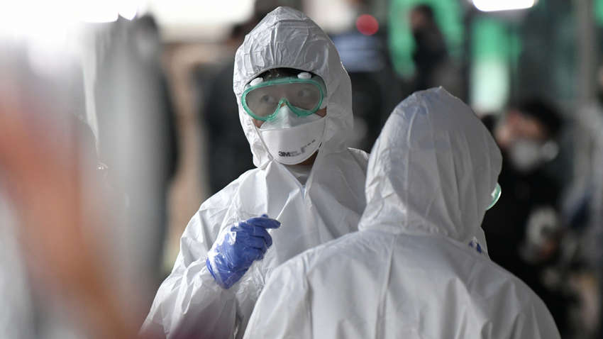 Какая категория людей тяжелее переносит коронавирус