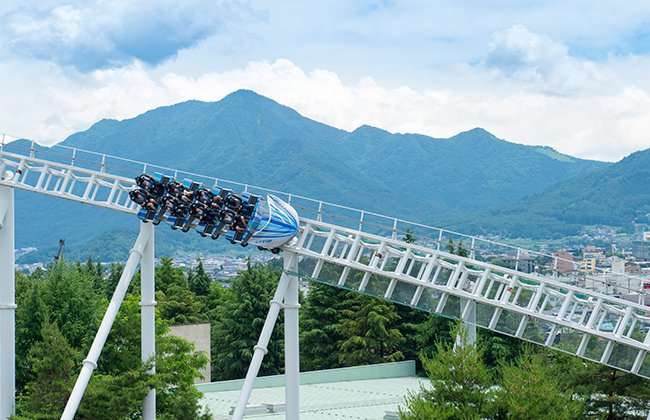 В Японії зупинили рекордно швидкі американські гірки через переломи у відвідувачів В Японії зупинили рекордно швидкі американські гірки через переломи у відвідувачів