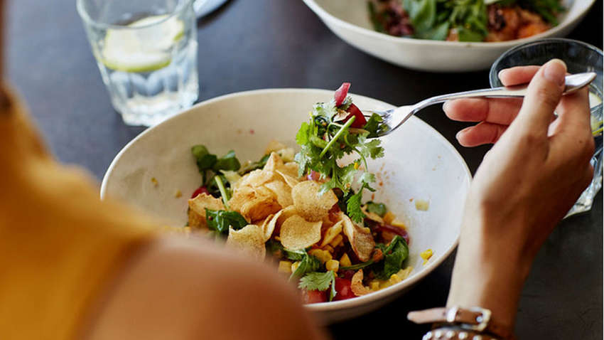 Як змусити себе менше їсти: порада дієтологів