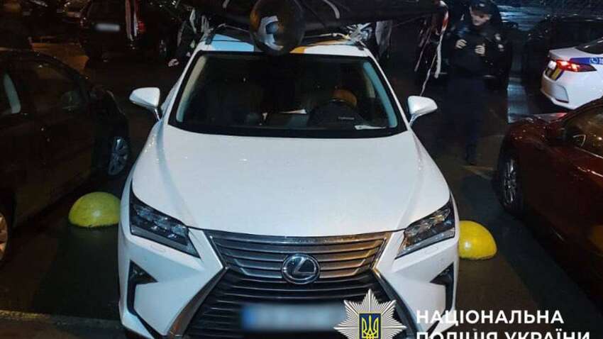 Киянин їздив на «Лексусі» з «шахедом» на даху: куди він його віз