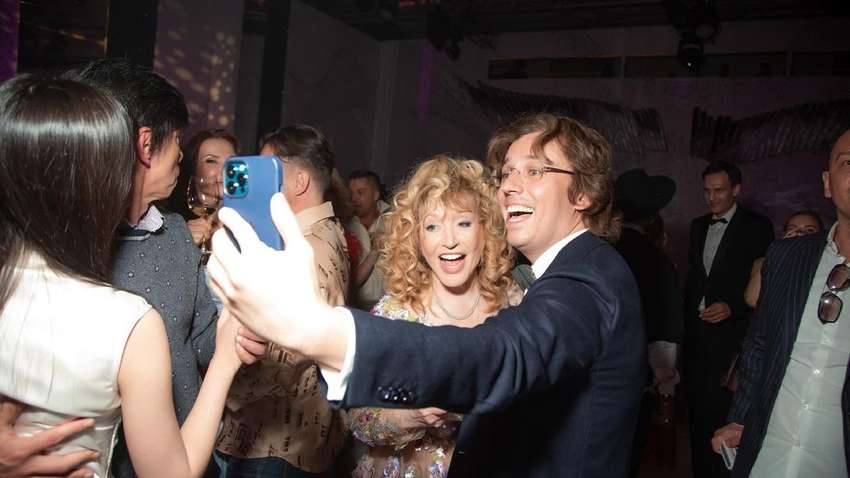 Галкин показал неоднозначное фото Аллы Пугачевой: то ли маска, то ли Кристина