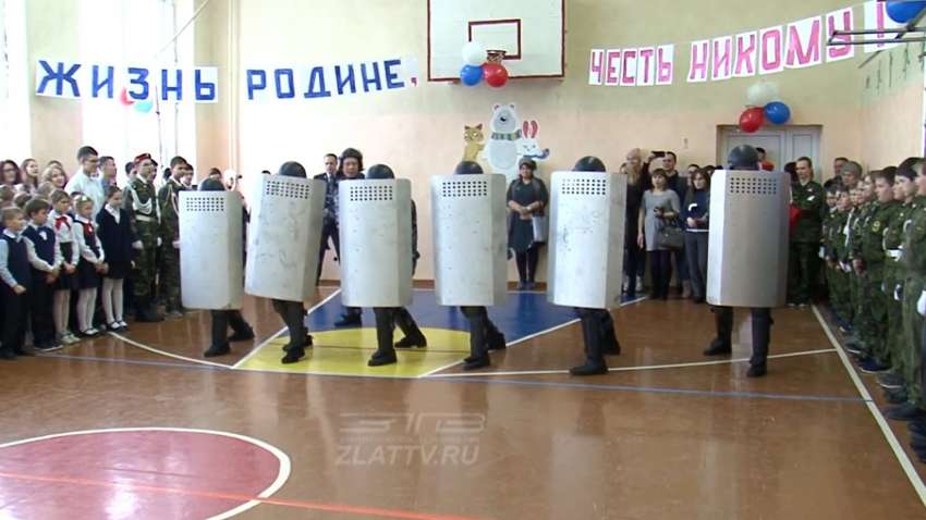 "Бий палицею зверху": на дитячому ранку в Росії силовики показали, як розганяти протестувальників 