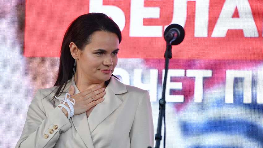 "Молила-просила": Лукашенко заявил, что это он вывез Тихановскую в Литву "Молила-просила": Лукашенко заявил, что это он вывез Тихановскую в Литву